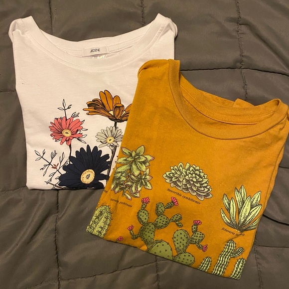 Two crop top tees - Picture 1 of 3
